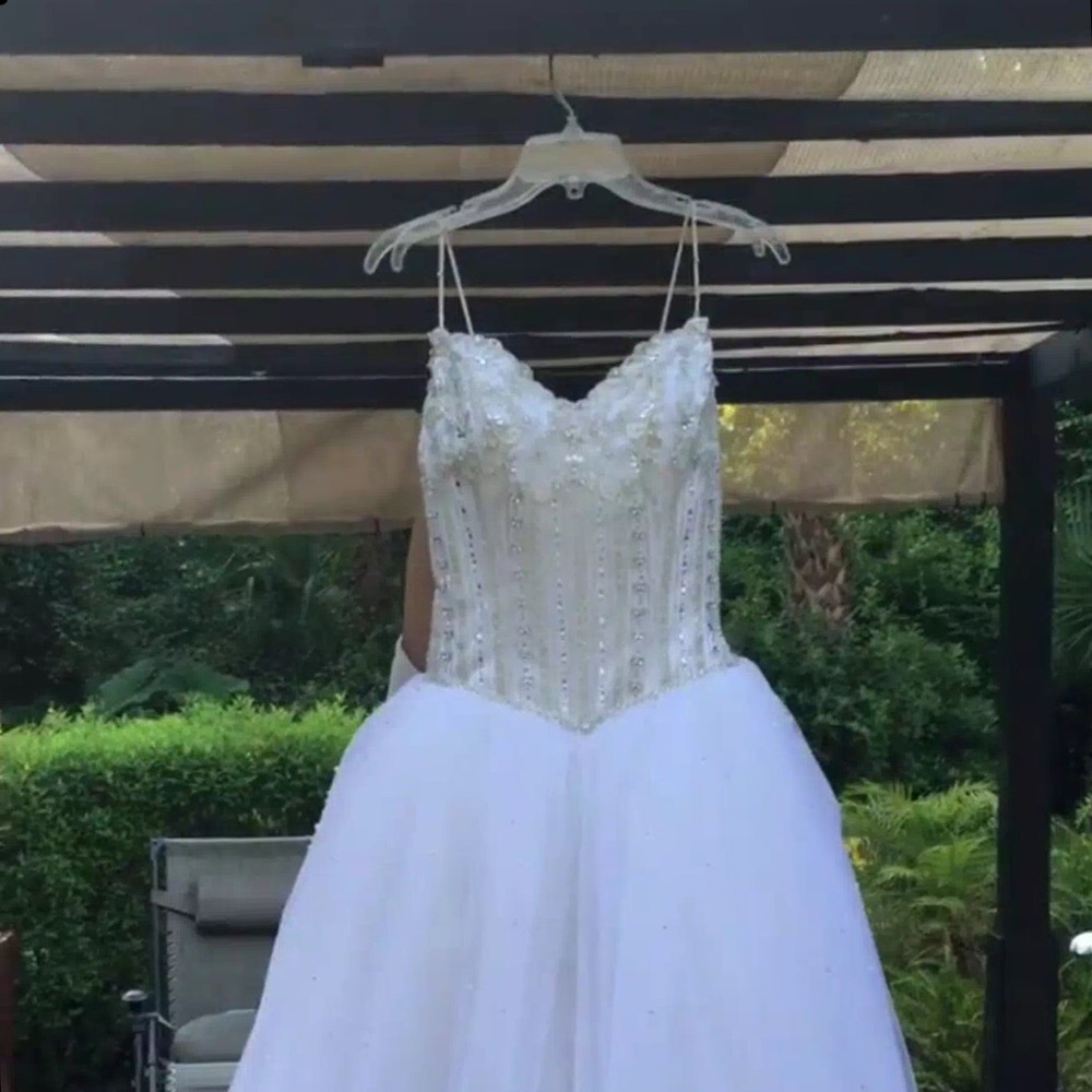 Wedding gown